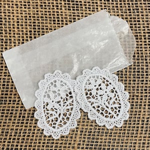 White Venise Lace Oval with Floral Pattern Appliqués image 1