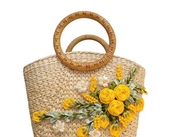 Borsa in rattan ricamata a mano con fiori / Borsa in paglia intrecciata con manici rotondi / Regalo boho per lei / Borsa estiva per le vacanze di Natale