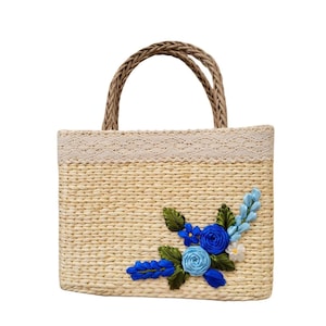 Handmade Floral Straw Bag – Boho Embroidered Purse with Lace Trim for Summer Outfits, Perfect Gift for Her, Bridesmaid or Mother&#39;s Day