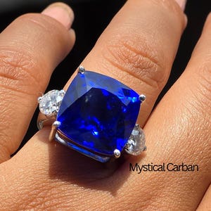 23 CT Cushion Cut Royal Blue Gemstone Chunky Ring,Side Round Cut 1.50CT Stone Basket Setting, Glitzy Three Stone Engagement Proposal Ring