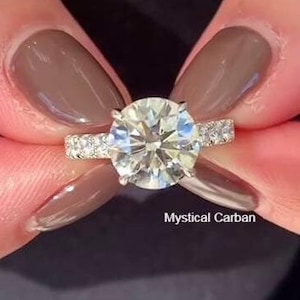 4CT Round Brilliant Cut Moissanite Engagement Ring Round Cut Pave Set Solitaire Ring Hidden Halo Ring Brilliant Cut Ring for Women Gift