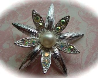 Pretty Vintage Rhinestone and Pearl Brooch