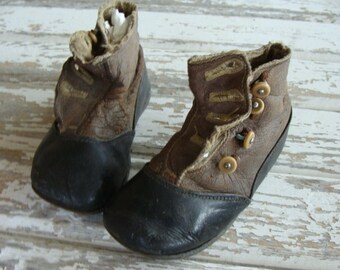 Antique Old Worn Edwardian Gorgeous Leather High Button Boots for Child missing 2 buttons on right shoe