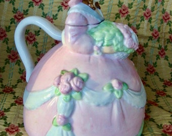 Adorable Vintage Kitsch Original Doll Tea Pot with locking lid