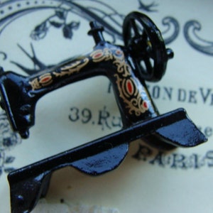 Vintage Doll House Miniature Metal Sewing Machine
