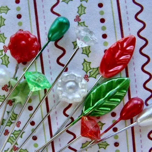 Une douzaine de jolies épingles de Noël N062