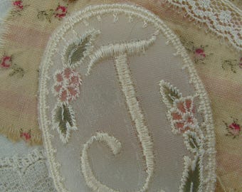 トールペイント作品　Monogram Lace Vintage Lace Embroidered Monogram Calligraphy Letter Initial You