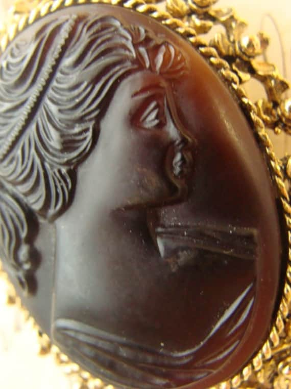 Beautiful Vintage Gothic Black Cameo Brooch