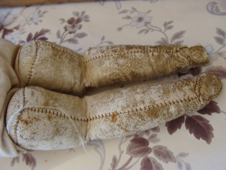Antique Sawdust Leather Body German Doll Perfect for Farmhouse or White Decor bild 8