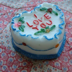One Vintage  Kitsch Rare New/Old stock Valentine Heart Love Cake Candle