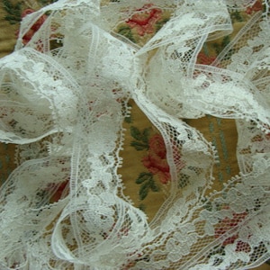 Lovely Vintage Creamy Soft Lace Yardage