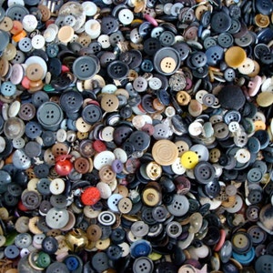 100 Pcs Vintage Small Button Lot image 1