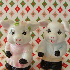 Vintage Kitsch Adorable Vintage Unused Anthropomorphic Pigglets Salt and Pepper Shakers