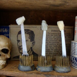 One CrEepY Anthropomorphic Tooth image 2