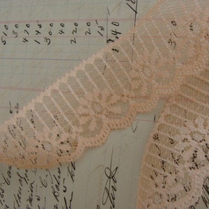 2 Yrds Gorgeous Vintage Scalloped  Lace