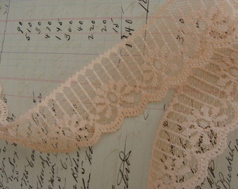 2 Yrds Gorgeous Vintage Scalloped  Lace