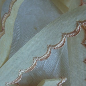 Antique Rare 1930s Pink Woven Linen Scalloped Stunning Trim