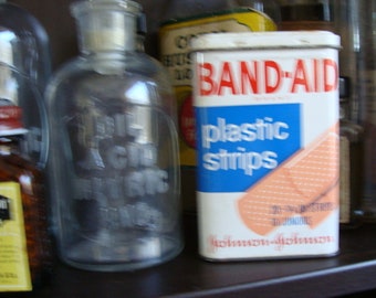 Vintage Hinged Medical First Aid Band Aid Tin