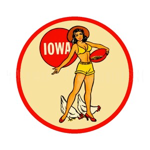 autocollant |  IA State Wholesome Girl Feeding Chickens Iowa des années 1950, étiquette de décalcomanie