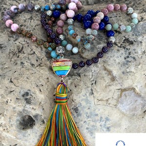 Collana Mala dei 108 chakra: perline di preghiera con pietre preziose e nappa di seta