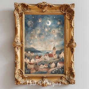Puede incluir: Pintura en acuarela enmarcada de una escena de pueblo nocturna, con fuegos artificiales, una luna creciente y un campanario. La pintura está en un marco dorado adornado. El texto "Moth & Margins" está en la parte inferior.