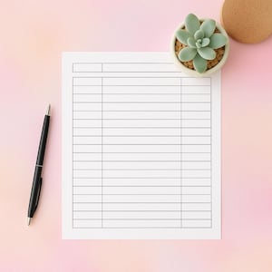 Könnte beinhalten: Ein weißes Papier mit Linien, ein schwarzer Stift und eine kleine Sukkulente in einem weißen Topf. Der Hintergrund ist ein Farbverlauf aus Rosa und Pfirsich. Das Papier hat einen oberen Abschnitt für Überschriften.