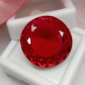 34,70 ct Mogok duvblodsrubin • Rundslipad naturlig röd ädelsten • Sällsynt samlarrubin för fina smycken • Lös ädelsten