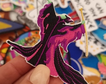 Parche bordado de Maléfica y la Bella Durmiente – Villana de Disney: Maléfica y el Dragón – Termoadhesivo o cosible – Dale un toque mágico a chaquetas, sombreros y bolsos