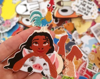 Toppa ricamata di Moana Group Friends – Moana Maui Hei Hei Pua Heart Te Fiti Hook String Ray – Termoadesiva o Cuci – Aggiungi a giacche, cappelli, borse