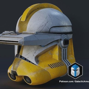 Könnte beinhalten: Ein verwitterter, gelb-weißer Helm mit Visier. Der Helm hat ein unverwechselbares Design mit grauem Visier und Akzenten. Das Design enthält ein Logo und den Text "Patreon.com/GalacticArmory".