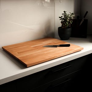 One-piece stove cover made of 18 mm thick beechwood for ceramic hobs – up to 90 x 58 cm | Beechwood hob cover | Made to measure