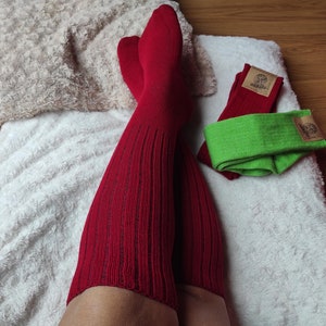 Rote Kniestrümpfe aus Merinowolle - nahtlose, kuschelige, dehnbare und weiche Beinwärmer für Frauen, lange Wintersocken