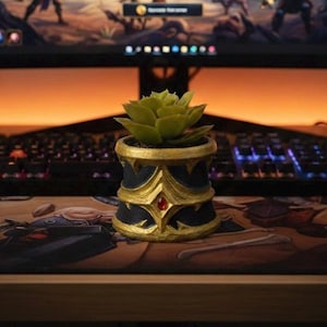 World of Warcraft inspired succulant planter (plant included) Black