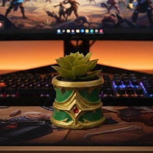 World of Warcraft inspired succulant planter (plant included) Green