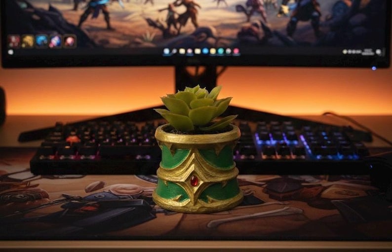 World of Warcraft inspired succulant planter (plant included) Green