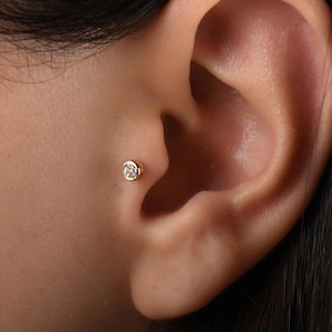 Piercing al trago con diamante solitario in oro massiccio 18k o 14k, orecchino al trago con cartilagine con castone fatto a mano