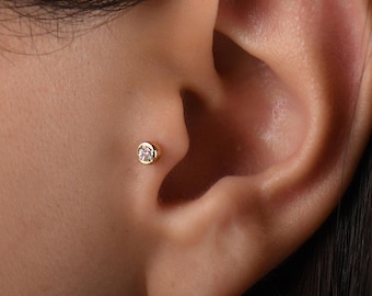 Piercing al trago con diamante solitario in oro massiccio 18k o 14k, orecchino al trago con cartilagine con castone fatto a mano