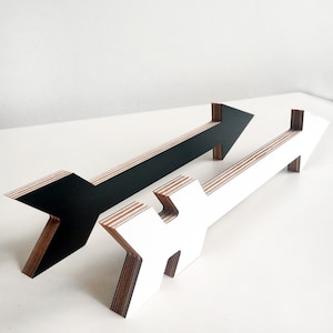 black/white arrow signs