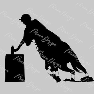 Könnte beinhalten: Silhouette einer Person, die auf einem Pferd über ein Fass springt. Das Pferd springt über das Fass und der Reiter beugt sich nach vorne.