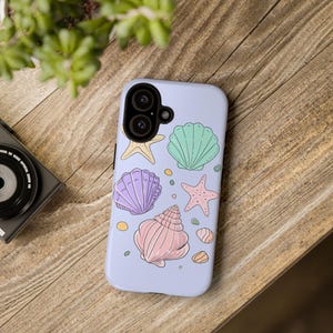 Custodia per telefono con conchiglie pastello | Custodia resistente con conchiglia a stella marina lilla, cover per iPhone e Samsung con sirena e spiaggia, un grazioso regalo estivo per lei immagine 1
