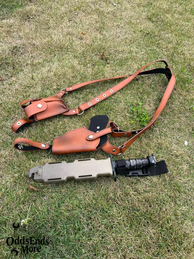 Leon Kennedy Knife & Leather Holster Set | 1:1 Scale Handmade Cosplay Prop | Custom Resident Evil 4 Accessory | Gift for Him, Video Game Fan image 4