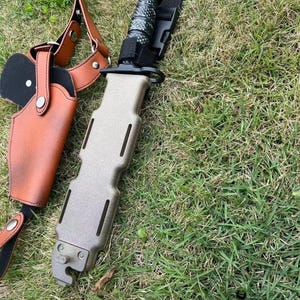 Leon Kennedy Knife & Leather Holster Set | 1:1 Scale Handmade Cosplay Prop | Custom Resident Evil 4 Accessory | Gift for Him, Video Game Fan image 5