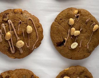 Peanut Butter Cookies with Milk Chocolate & Salted Peanuts