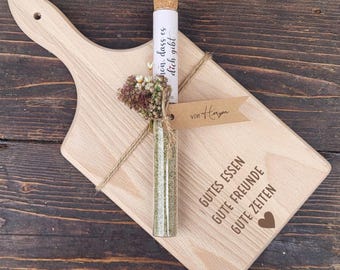 Personalisiertes Schneidebrett mit Gravur, Holzbrett, Brettchen, Geschenkidee Männer, Geschenkset mit Gewürzen, kleine Geschenke für Freunde