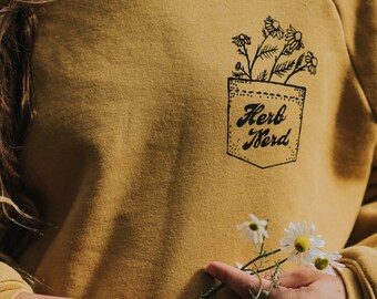 Herb Nerd - Vintaged Raglan Fleece in Chamomile