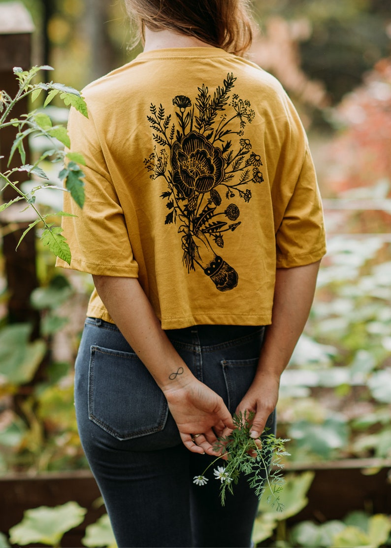 Herb Nerd - Vintaged womens Cropped Tee in Chamomile, wildflower tshirt, Botanical Tattoo style, forestcore, best friend gift, flower tshirt 