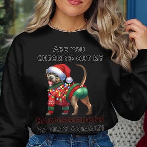 Koszulka świąteczna Pitbull, Czy sprawdzasz moją koszulkę Badoggiedonk, Zabawna odzież dla zwierząt, Słodkie zwierzaki, Humorystyczny T-shirt ze szczeniakiem, Zabawna koszulka dla psa