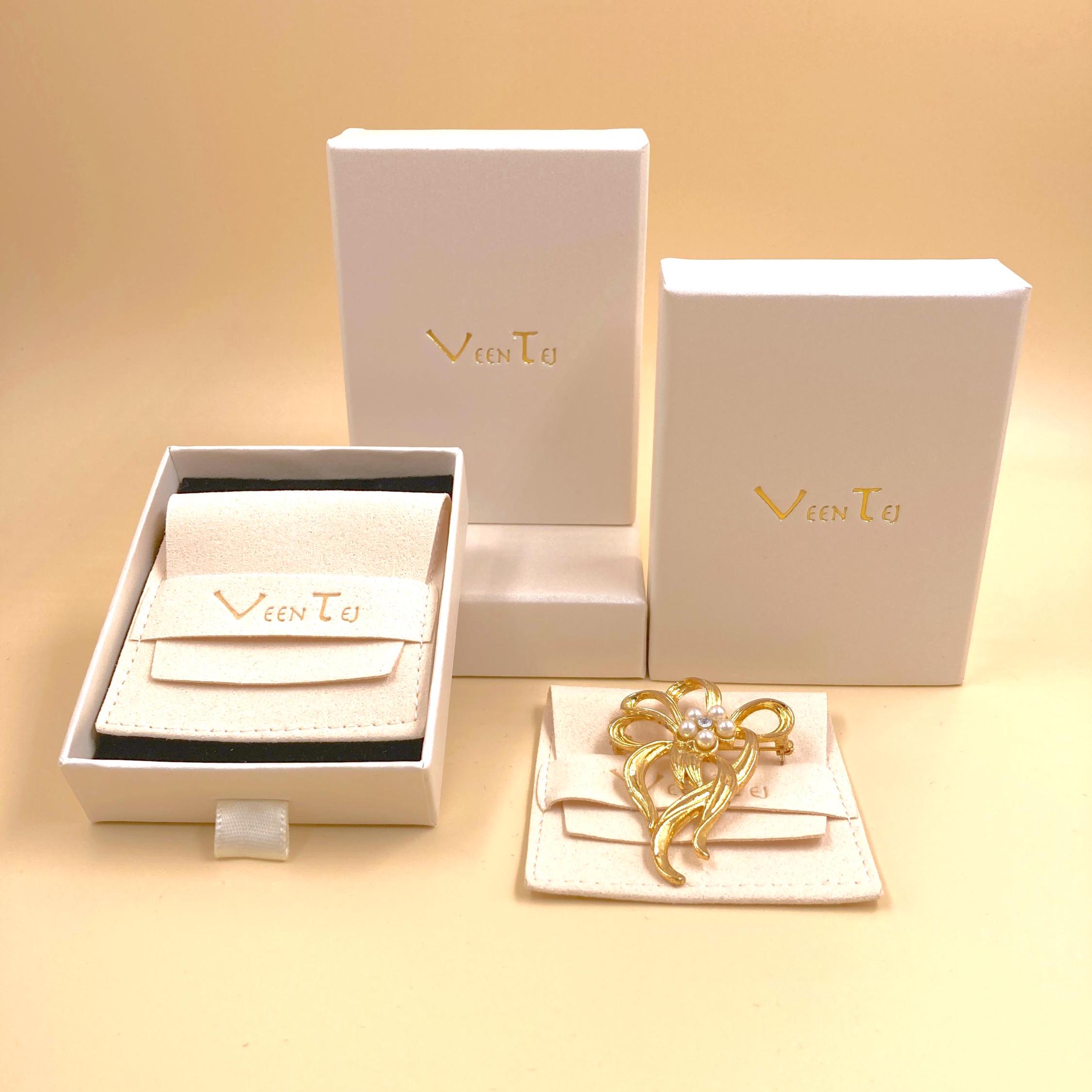 Broche Vintage Dorée Avec Perles De Cristal – Occasion En Bon état