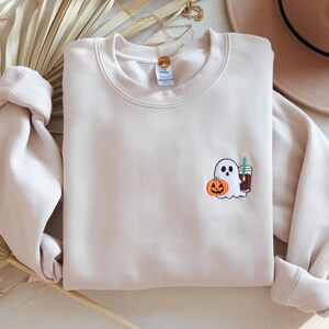 Besticktes Ghost Coffee Sweatshirt, Halloween Coffee Lovers