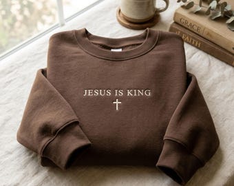 Sudadera bordada con la frase "Jesús es Rey", ropa cristiana minimalista, regalo religioso